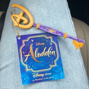 LIMITED EDITION DISNEY STORE ALADDIN KEY RARE